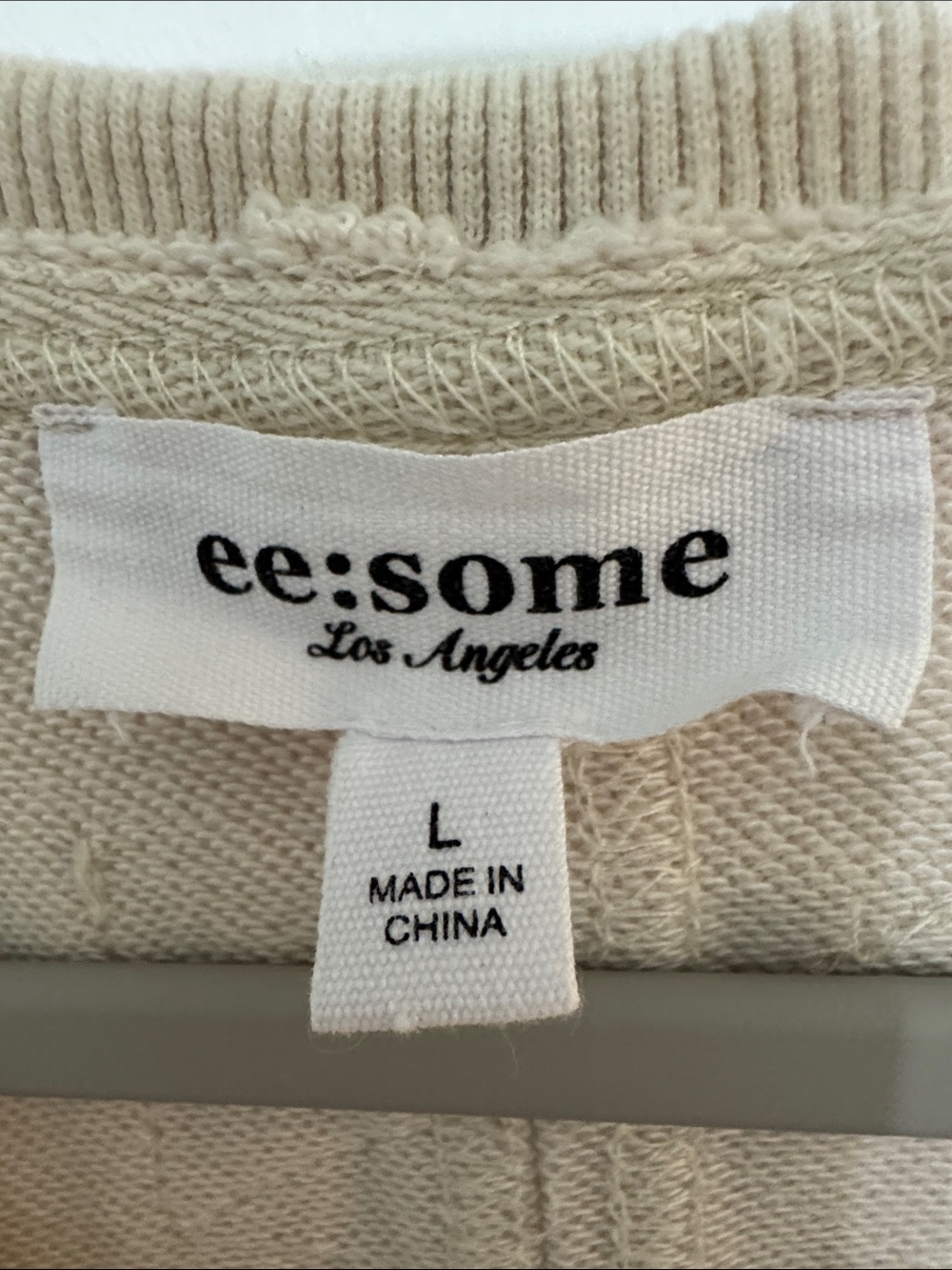 eesome Cream Sleeveless Knit Top with Horseshoe Motif - Picture 2 of 6